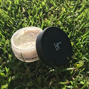 IT Cosmetics Bye Bye Pores Translucent Powder